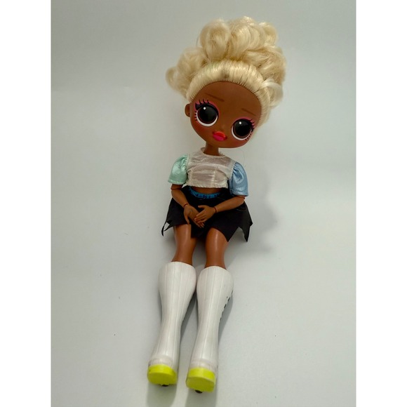 LOL Surprise OMG Fashion Doll Fierce Royal Bee Blonde Hair Black Skirt - Picture 2 of 3